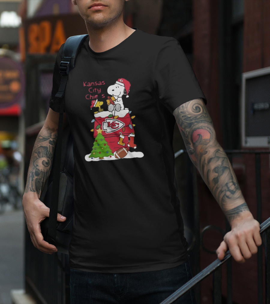 Kansas City Chiefs Christmas Snoopy And Woodstock Santa Scene T-Shirt