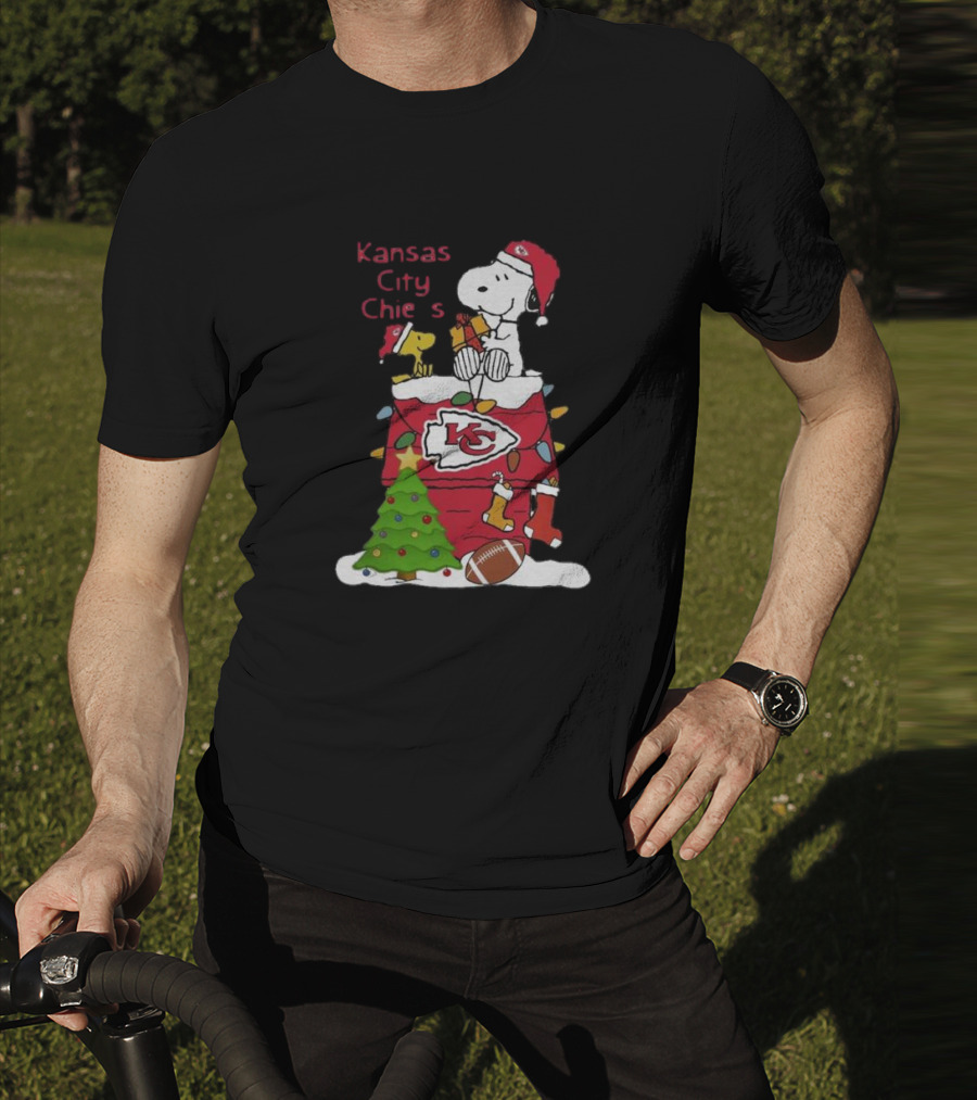 Kansas City Chiefs Christmas Snoopy And Woodstock Santa Scene T-Shirt