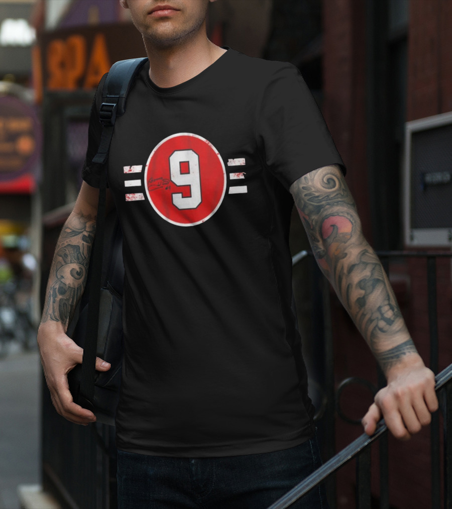 Chicago Blackhawks Bobby Hull Signed Number 9 T-Shirt