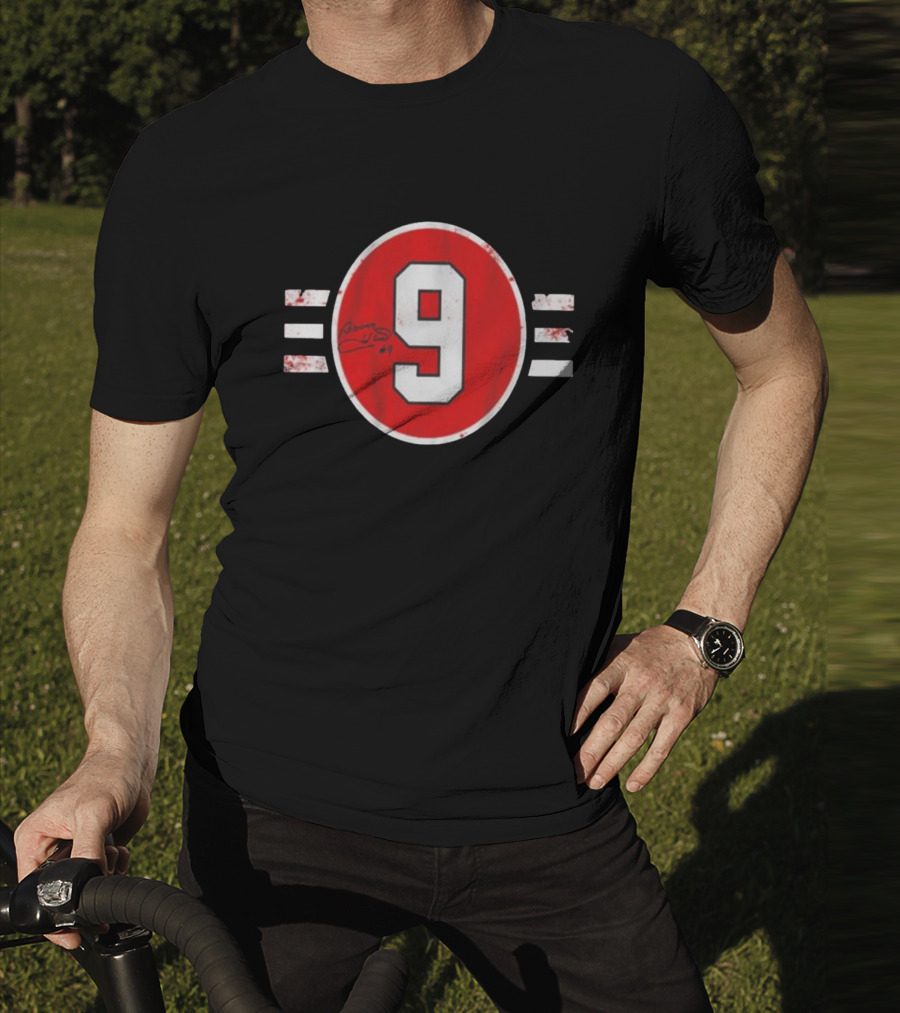 Chicago Blackhawks Bobby Hull Signed Number 9 T-Shirt