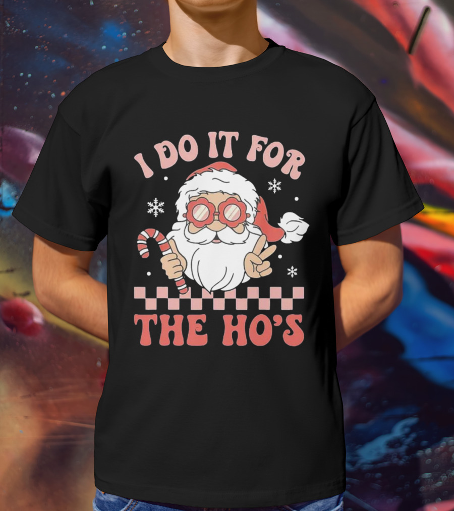 I Do It For The Ho’s Funny Christmas Santa With Candy Cane And Peace Sign T-Shirt