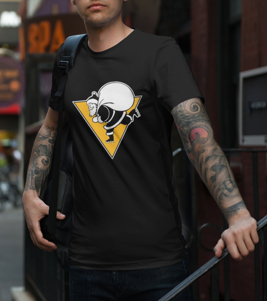 Pittsburgh Penguins Santa Skates Christmas Hockey T-Shirt