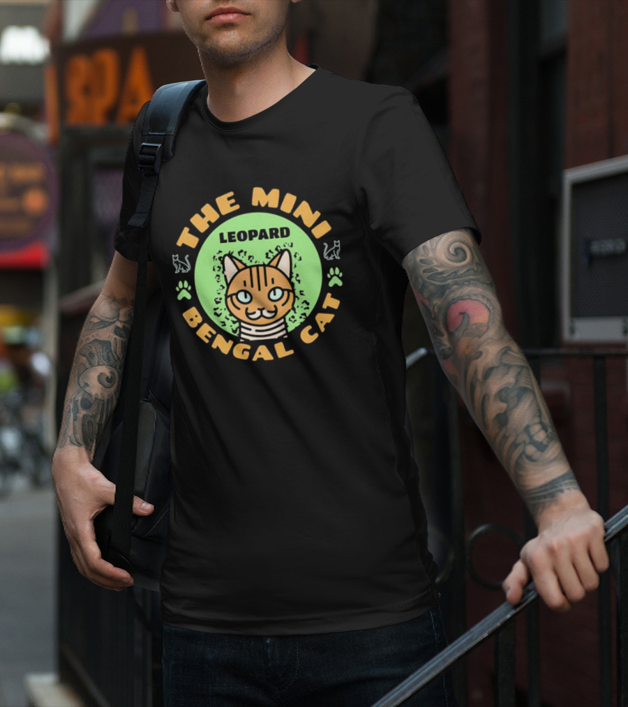 THE MINI LEOPARD BENGAL CAT PAWS AND WHISKERS ICONS T-Shirt