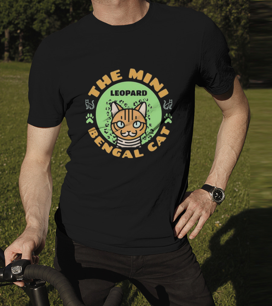 THE MINI LEOPARD BENGAL CAT PAWS AND WHISKERS ICONS T-Shirt