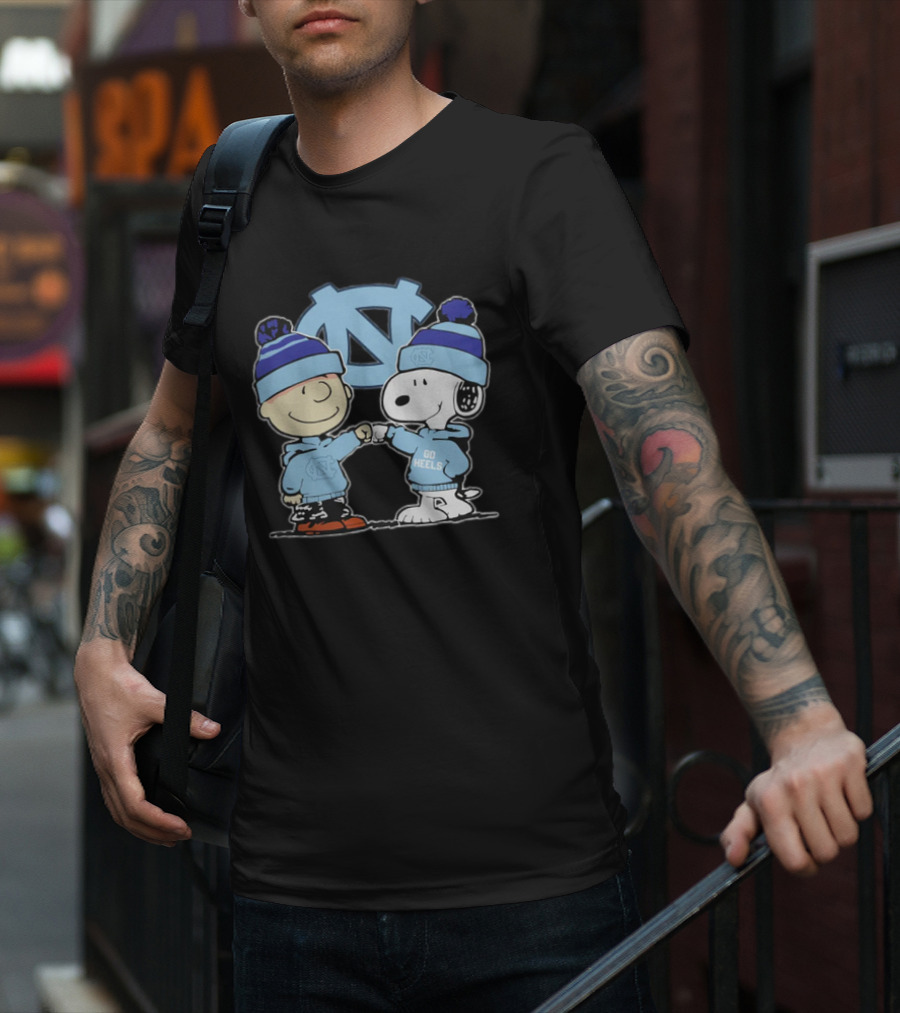 Snoopy And Charlie Brown Go Heels UNC Tar Heels Fist Bump North Carolina T-Shirt