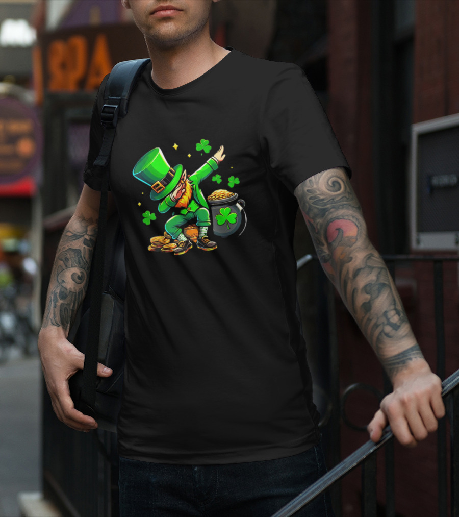 St Patricks Day Dabbing Leprechaun With Pot Of Gold And Shamrocks T-Shirt
