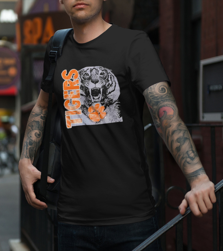90s Clemson Tigers Vintage College Athletic Roaring Tiger With Orange Paw T-Shirt