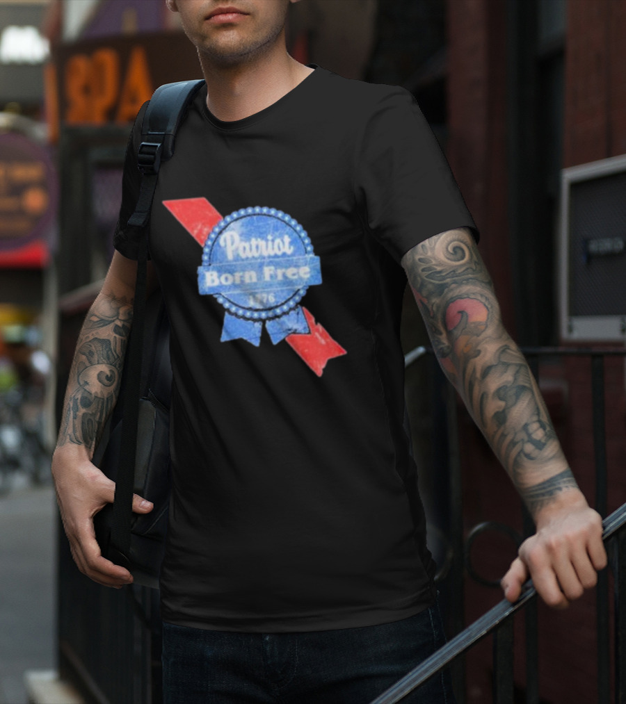 Patriot Born Free 1776 Badge With Red White Blue Ribbon Motif T-Shirt