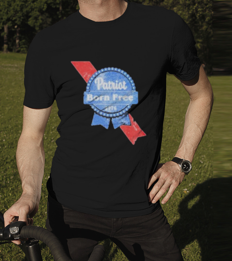 Patriot Born Free 1776 Badge With Red White Blue Ribbon Motif T-Shirt