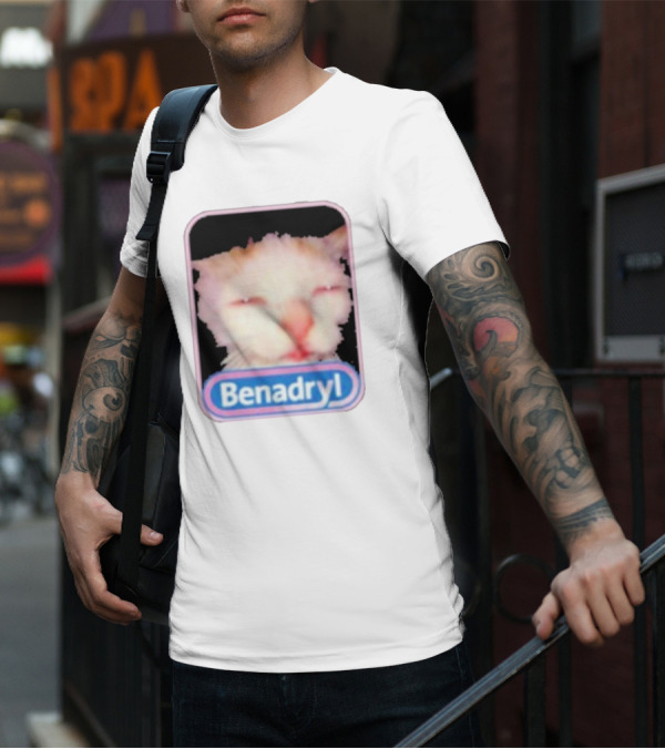 K45ink Benadryl Meme Cat Face Close-Up T-Shirt