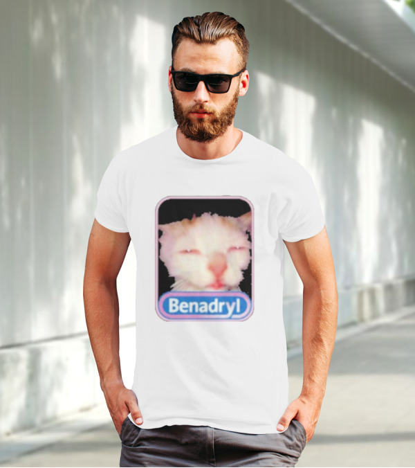 K45ink Benadryl Meme Cat Face Close-Up T-Shirt