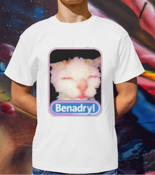 K45ink Benadryl Meme Cat Face Close-Up T-Shirt