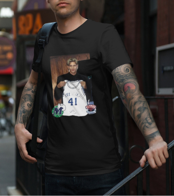 Luka Doncic Dirk Nowitzki Mavericks 41 NBA Draft Jersey Photo T-Shirt