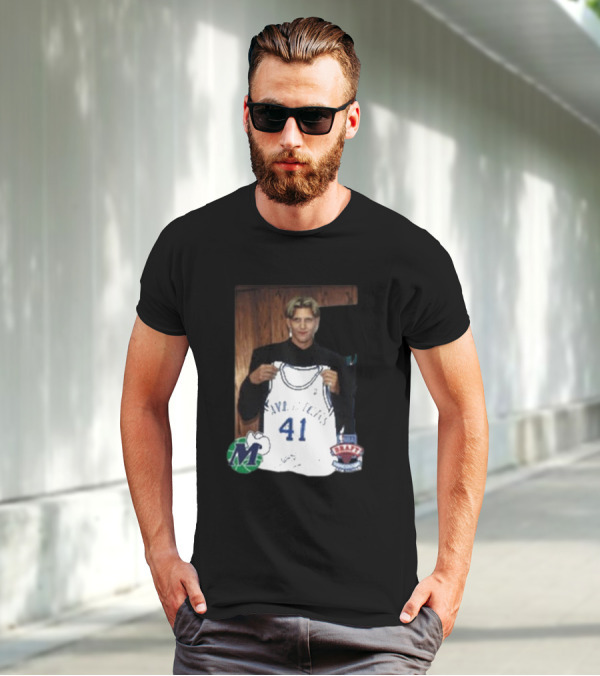 Luka Doncic Dirk Nowitzki Mavericks 41 NBA Draft Jersey Photo T-Shirt