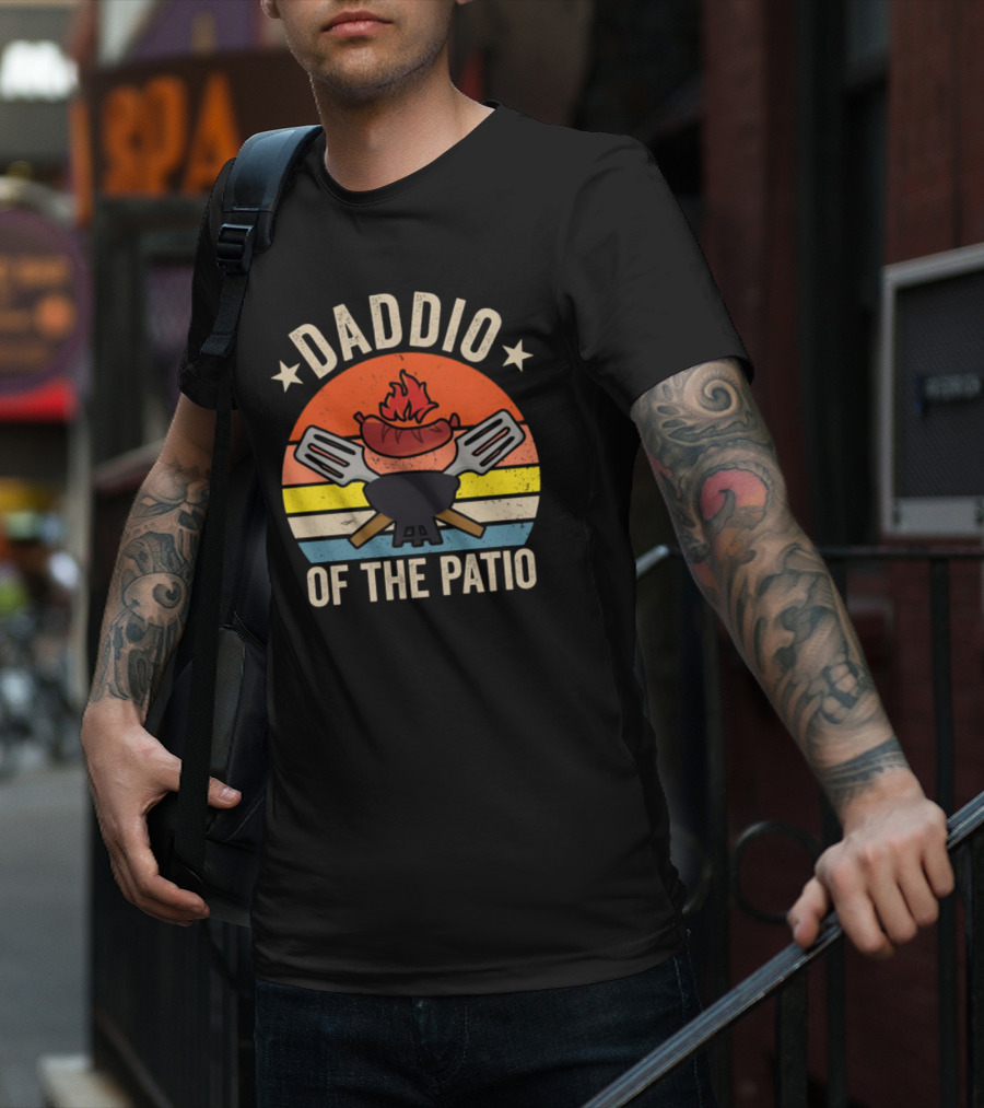 Daddio Of The Patio Vintage BBQ Grill And Sausages Retro T-Shirt