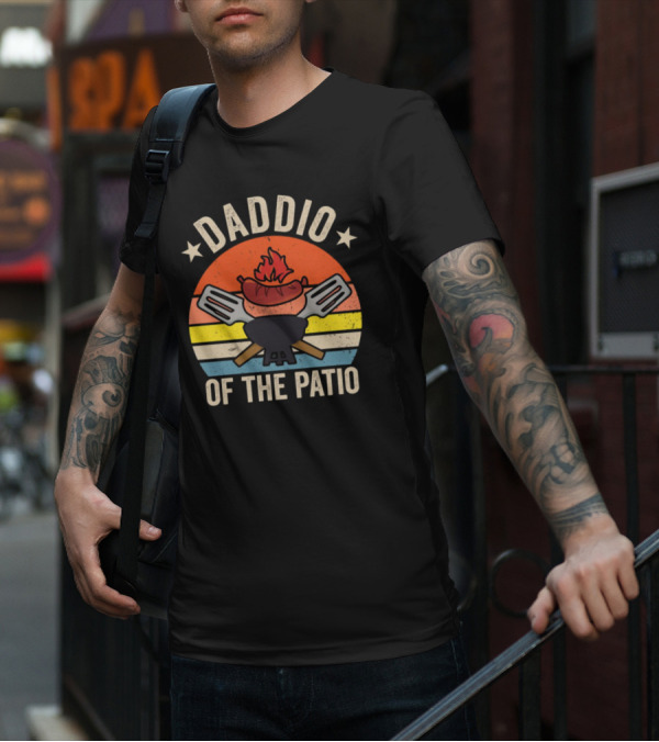 Daddio Of The Patio Vintage BBQ Grill And Sausages Retro T-Shirt