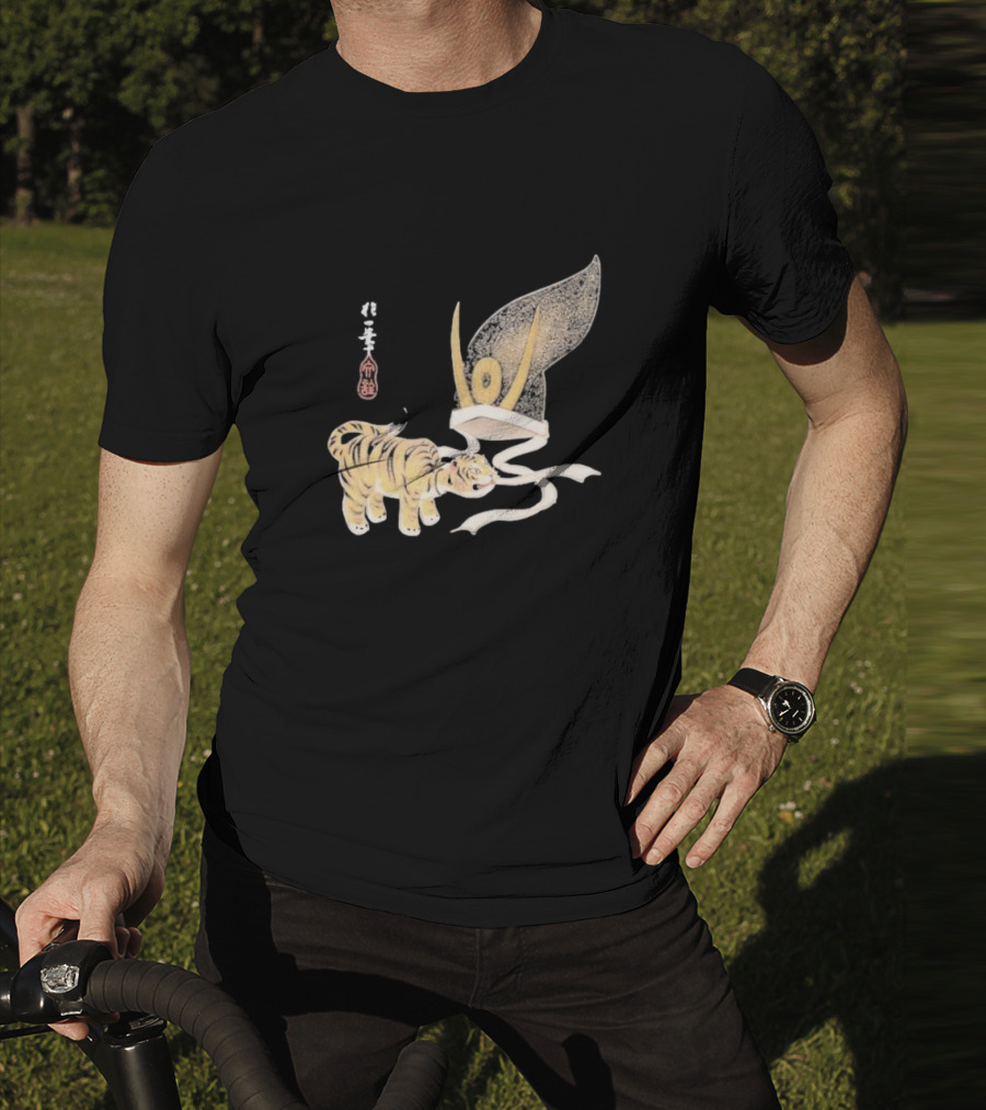 Edo Era Tiger And Samurai Helmet T-Shirt