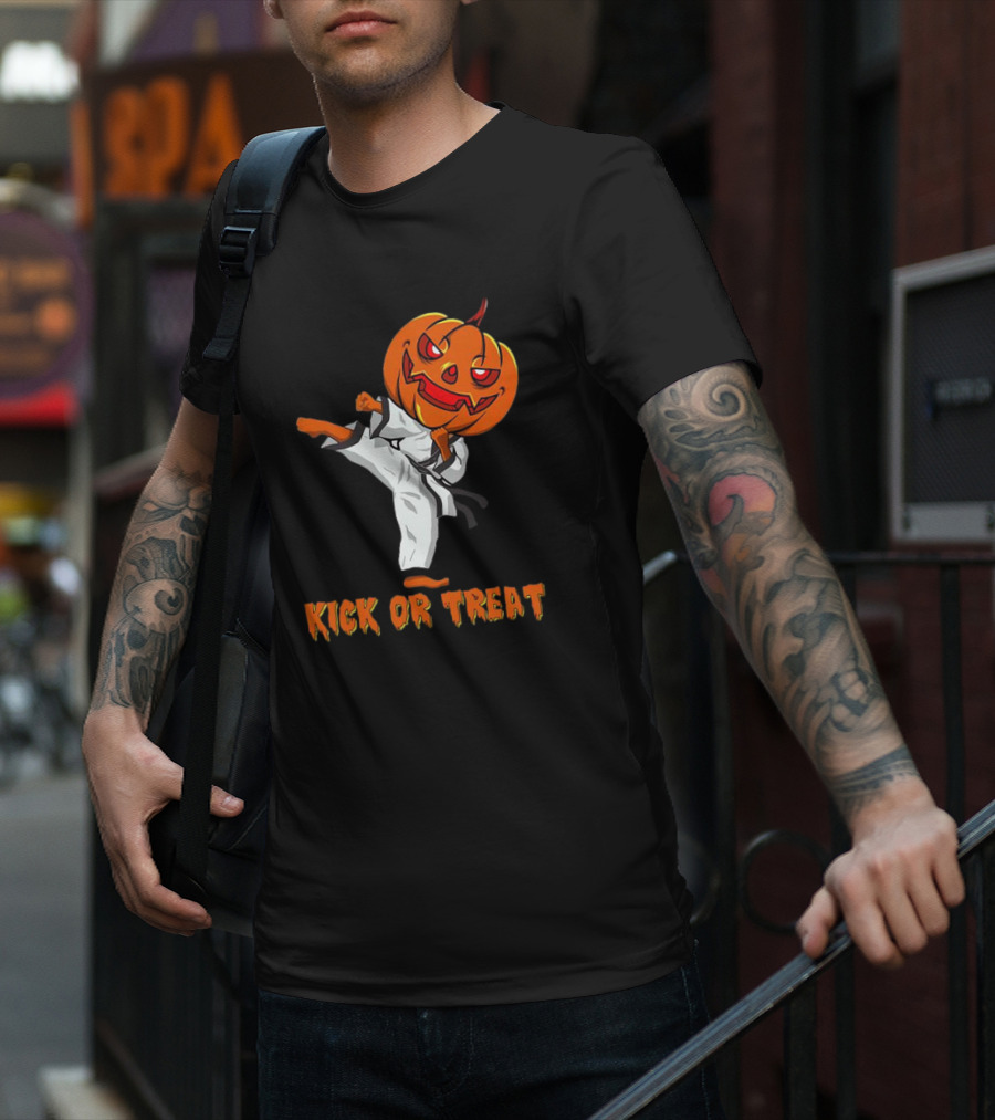 Kick Or Treat Taekwondo Pumpkin Halloween T-Shirt