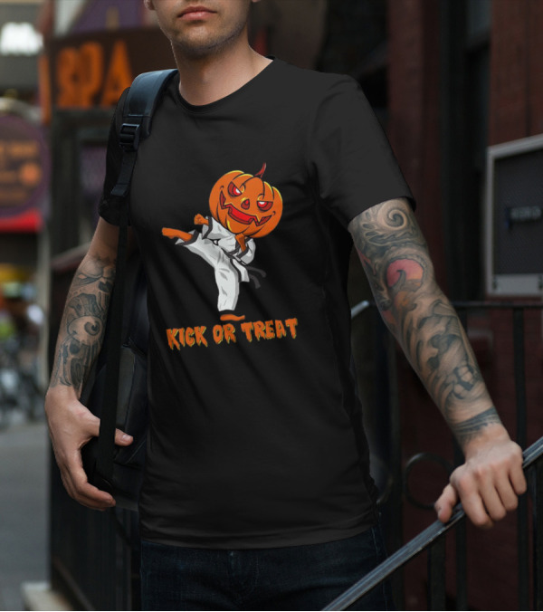 Kick Or Treat Taekwondo Pumpkin Halloween T-Shirt