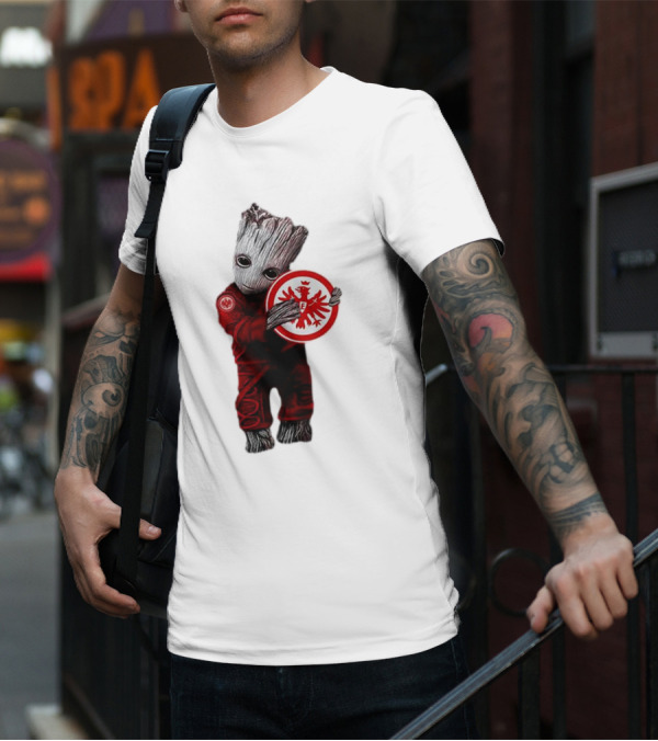 Baby Groot Hugging Eintracht Frankfurt Emblem T-Shirt