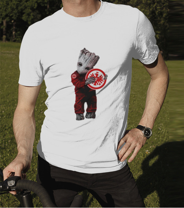 Baby Groot Hugging Eintracht Frankfurt Emblem T-Shirt