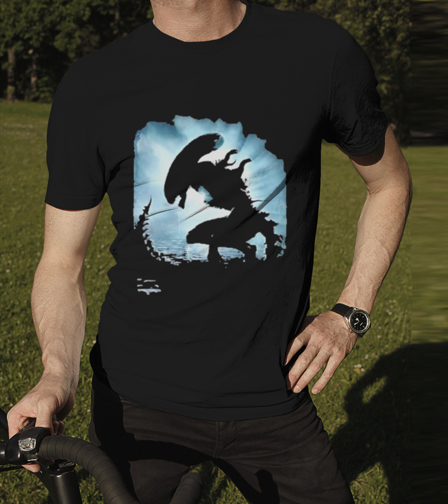 Alien Romulus Silhouette Against Oceanic Horizon 89 Rotten Tomatoes Debut T-Shirt