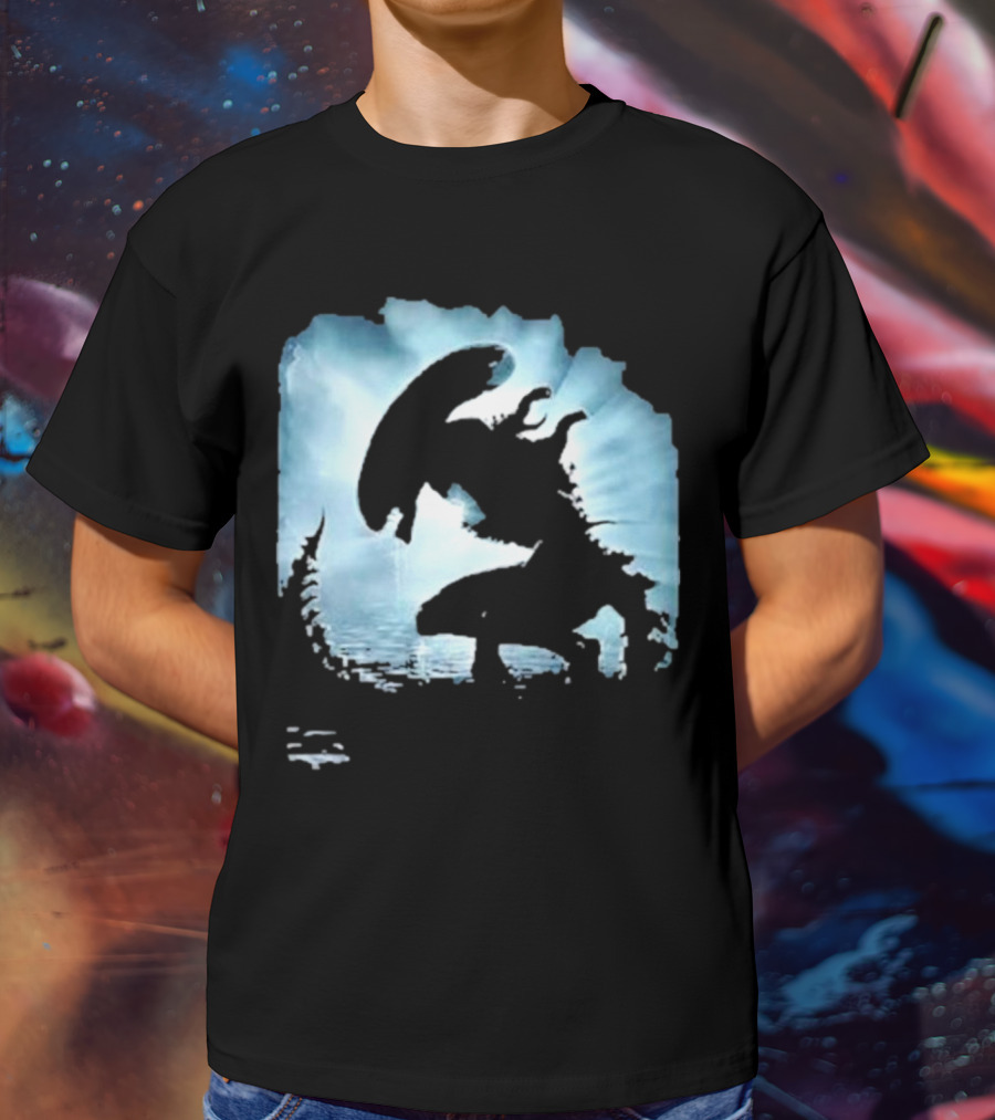 Alien Romulus Silhouette Against Oceanic Horizon 89 Rotten Tomatoes Debut T-Shirt
