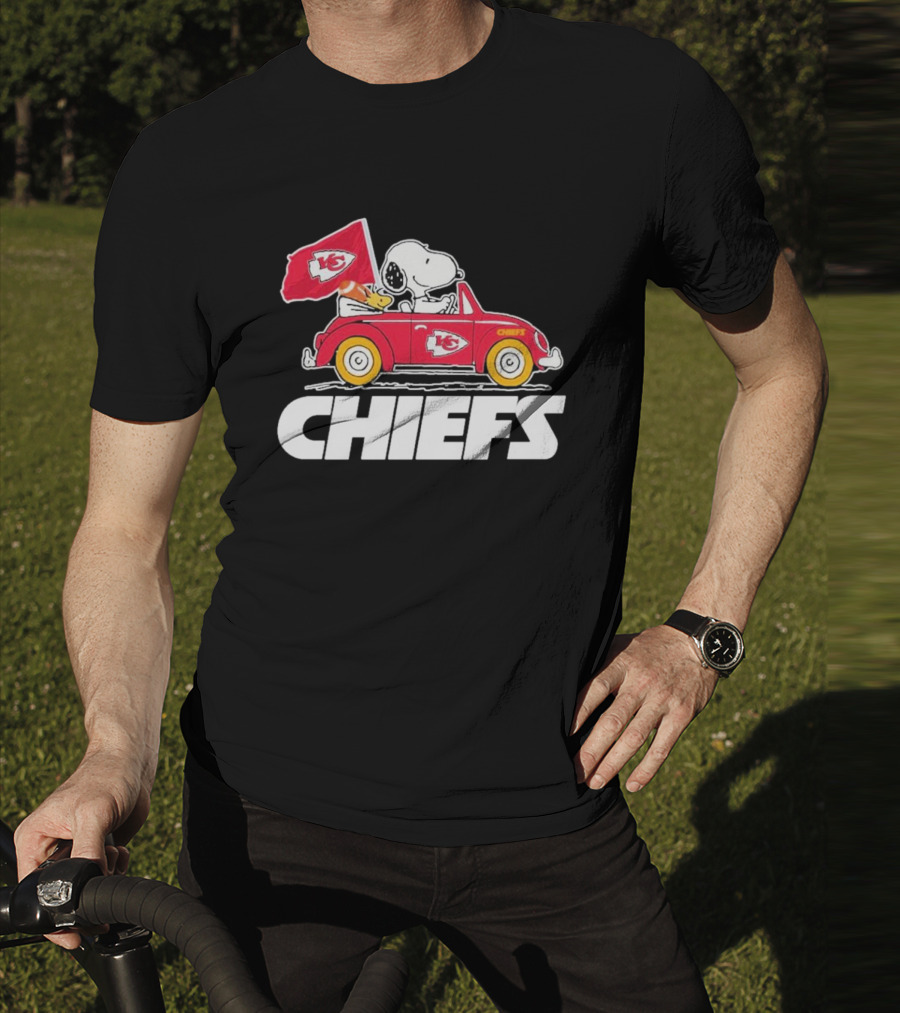 Snoopy Kansas City Chiefs Car With Flag T-Shirt