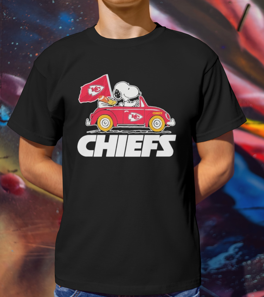 Snoopy Kansas City Chiefs Car With Flag T-Shirt