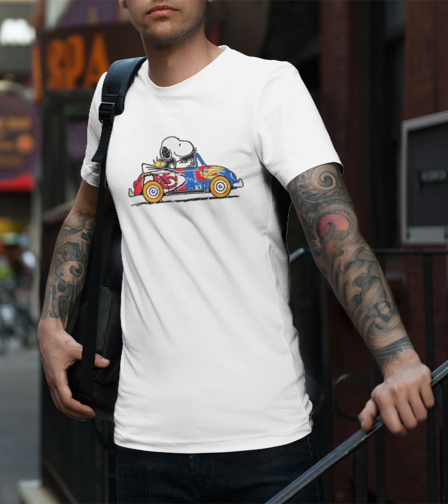 Snoopy And Woodstock Driving Kansas City Chiefs And Kansas Jayhawks Car T-Shirt