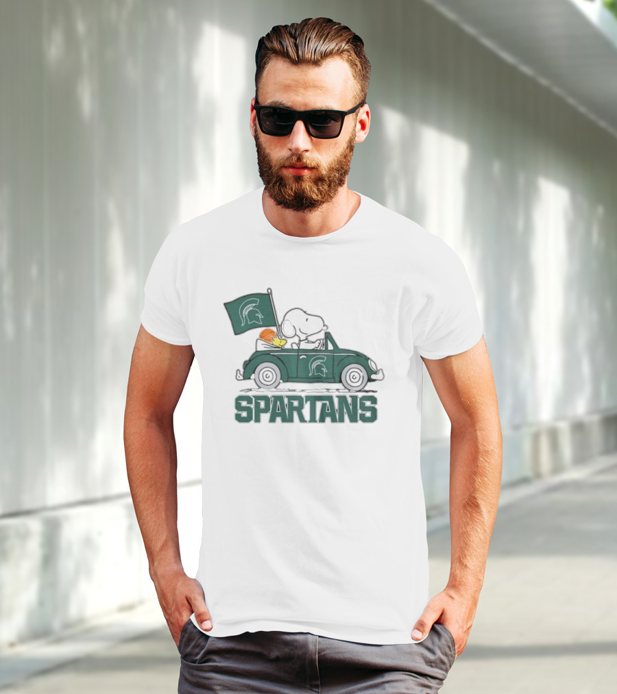 Spartans Peanuts Snoopy Woodstock Car Cartoon Sports T-Shirt