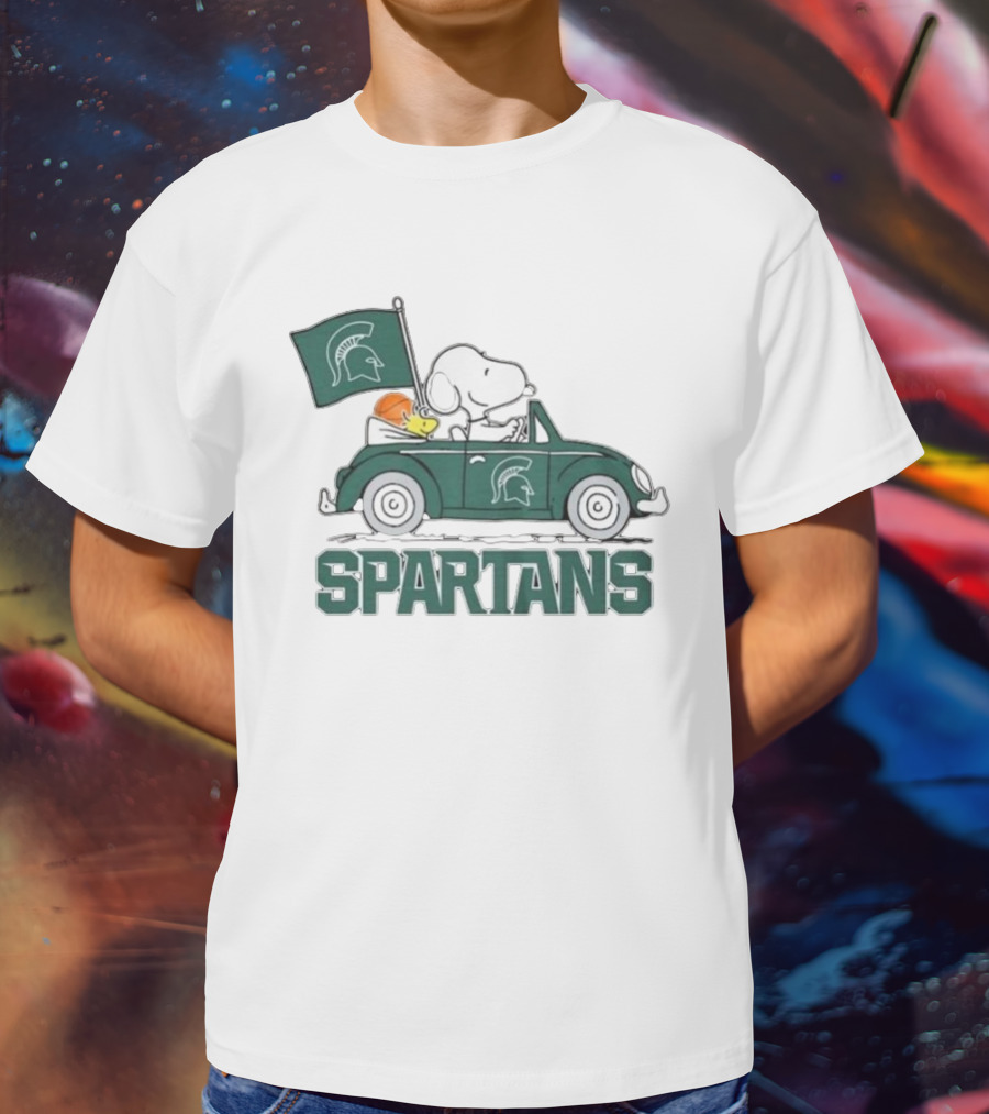 Spartans Peanuts Snoopy Woodstock Car Cartoon Sports T-Shirt