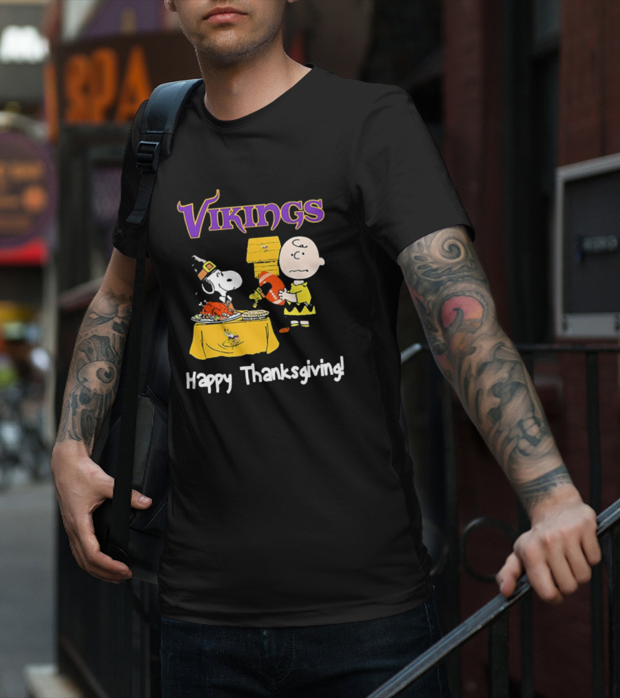Peanuts Minnesota Vikings NFL Football Snoopy Charlie Brown Happy Thanksgiving T-Shirt