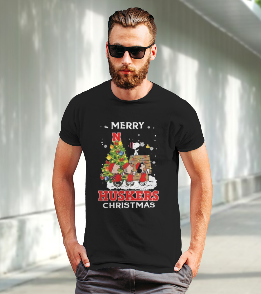 Merry Huskers Christmas Snoopy And Friends Nebraska Cornhuskers T-Shirt