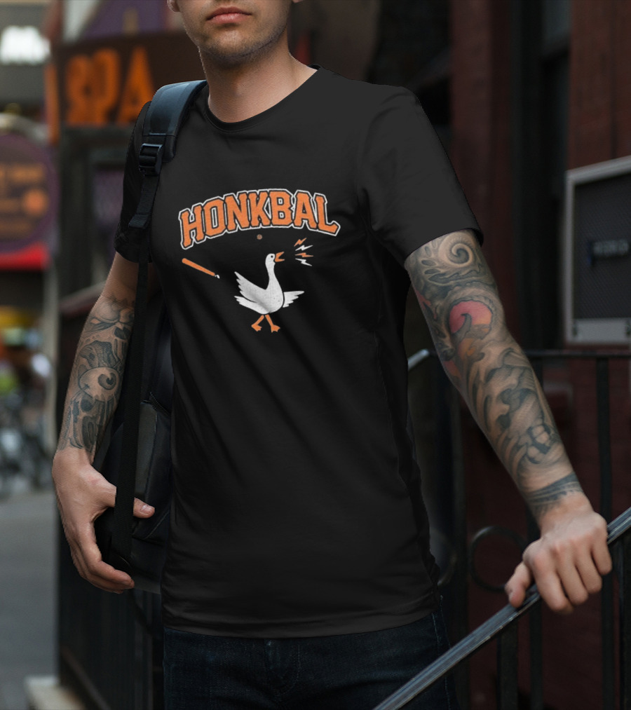 Honkbal Goose With Baseball Bat And Ball T-Shirt