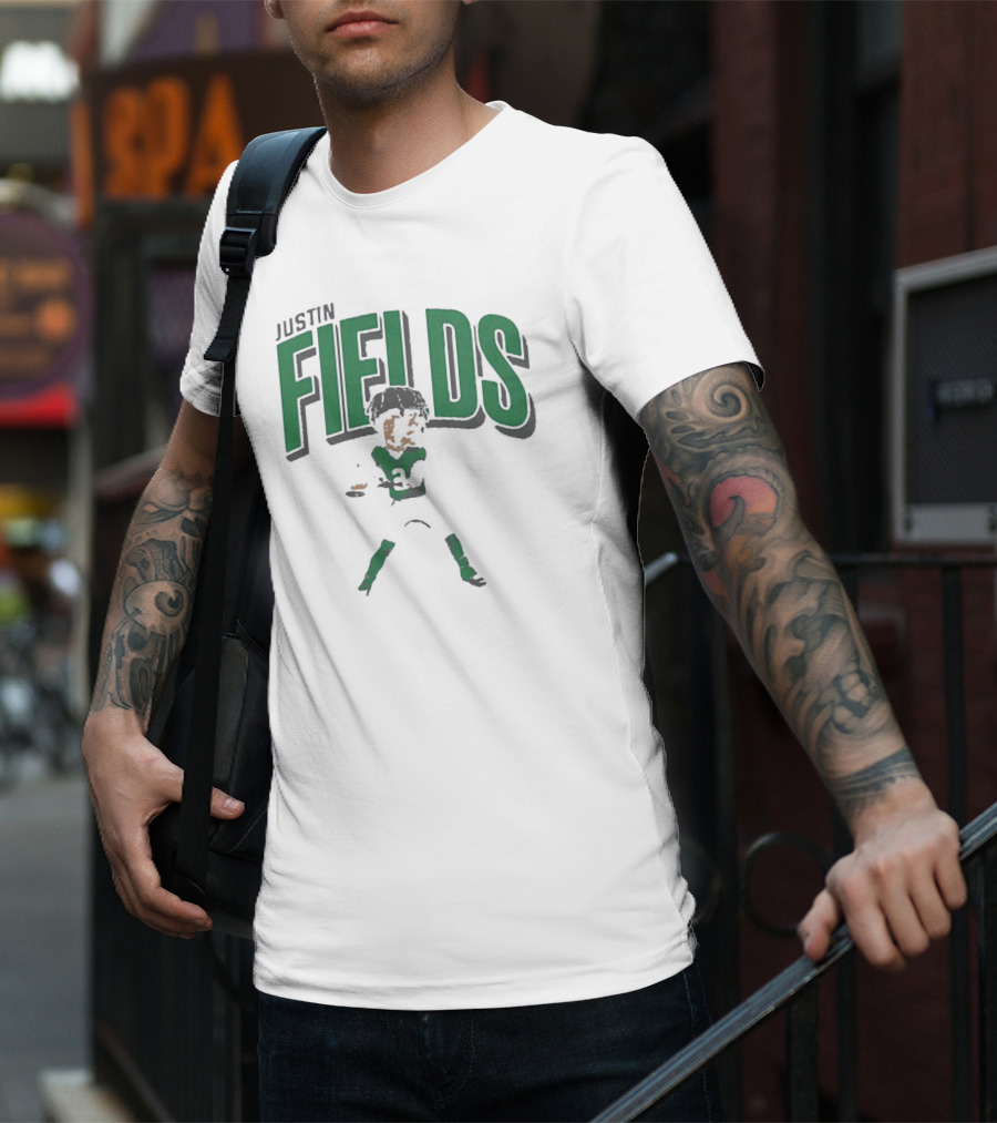Justin Fields Caricature Greens And Grays Dynamic Pose T-Shirt