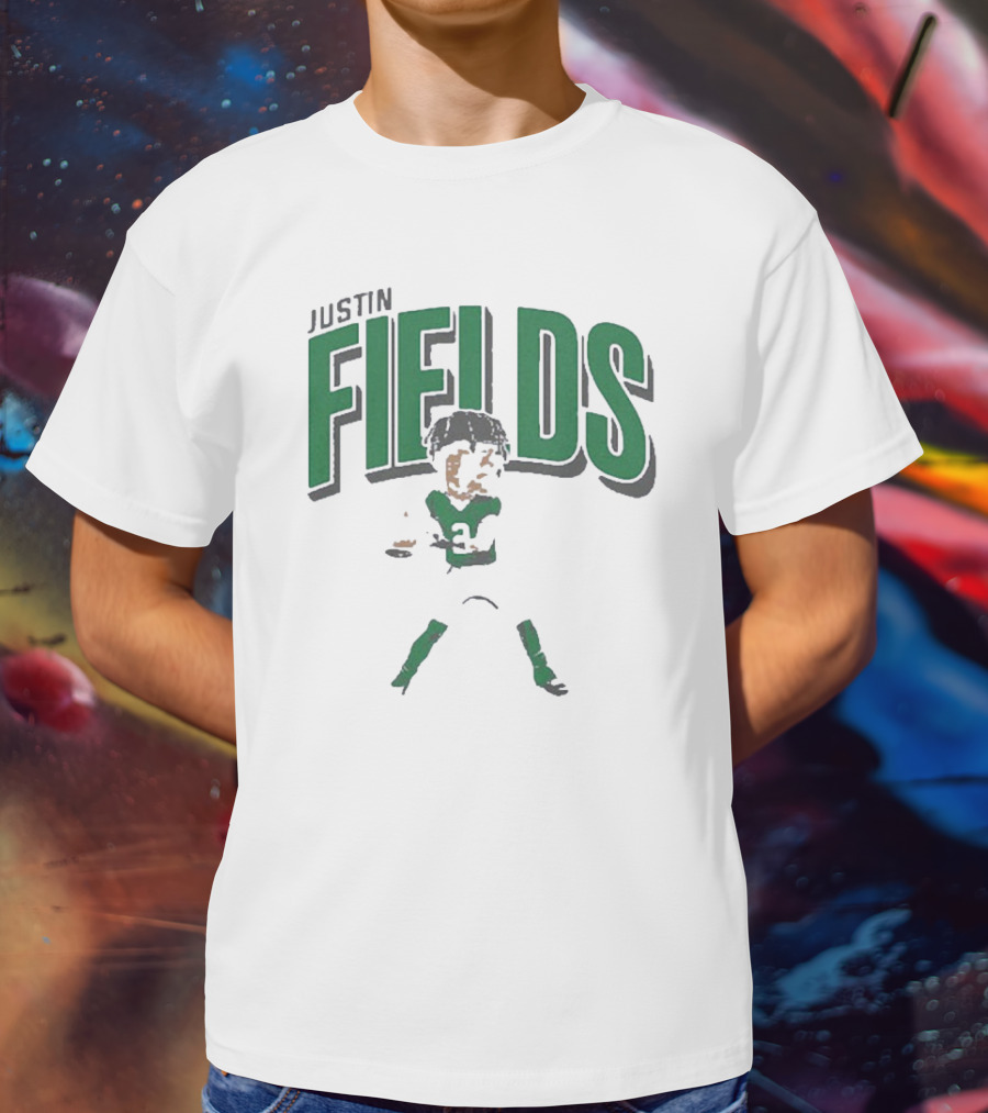 Justin Fields Caricature Greens And Grays Dynamic Pose T-Shirt