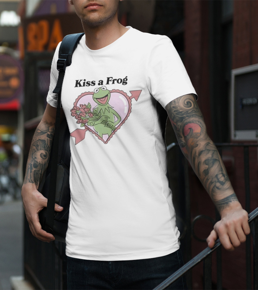 Kiss A Frog Kermit Heart And Roses T-Shirt