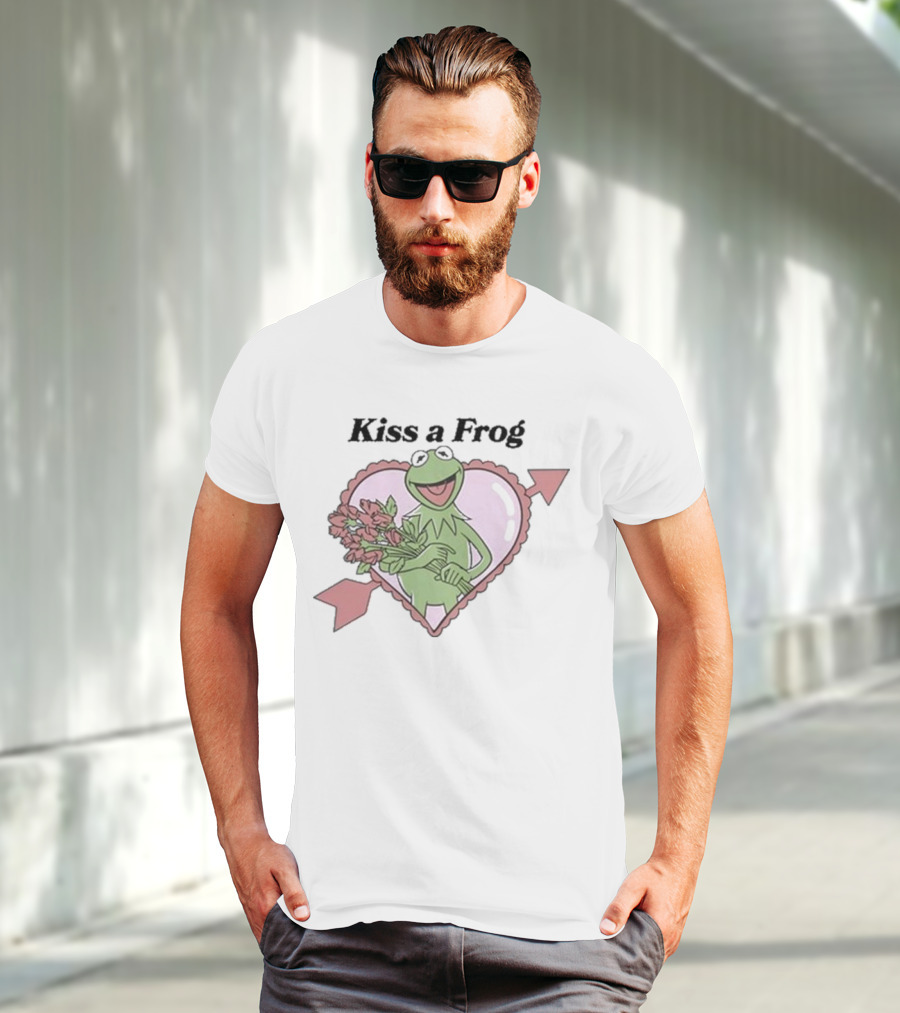Kiss A Frog Kermit Heart And Roses T-Shirt