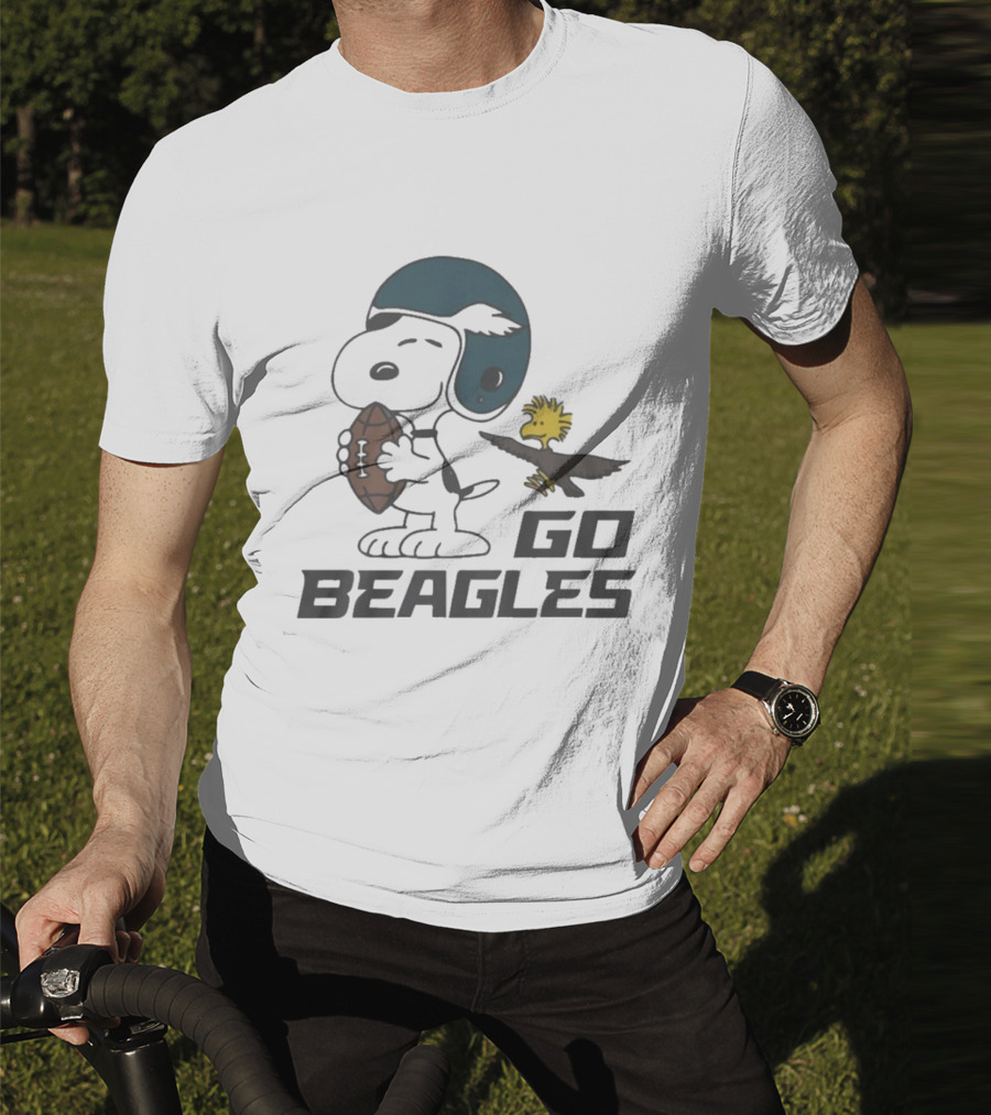 Peanuts Go Beagles Football Snoopy Woodstock Helmet Icon T-Shirt