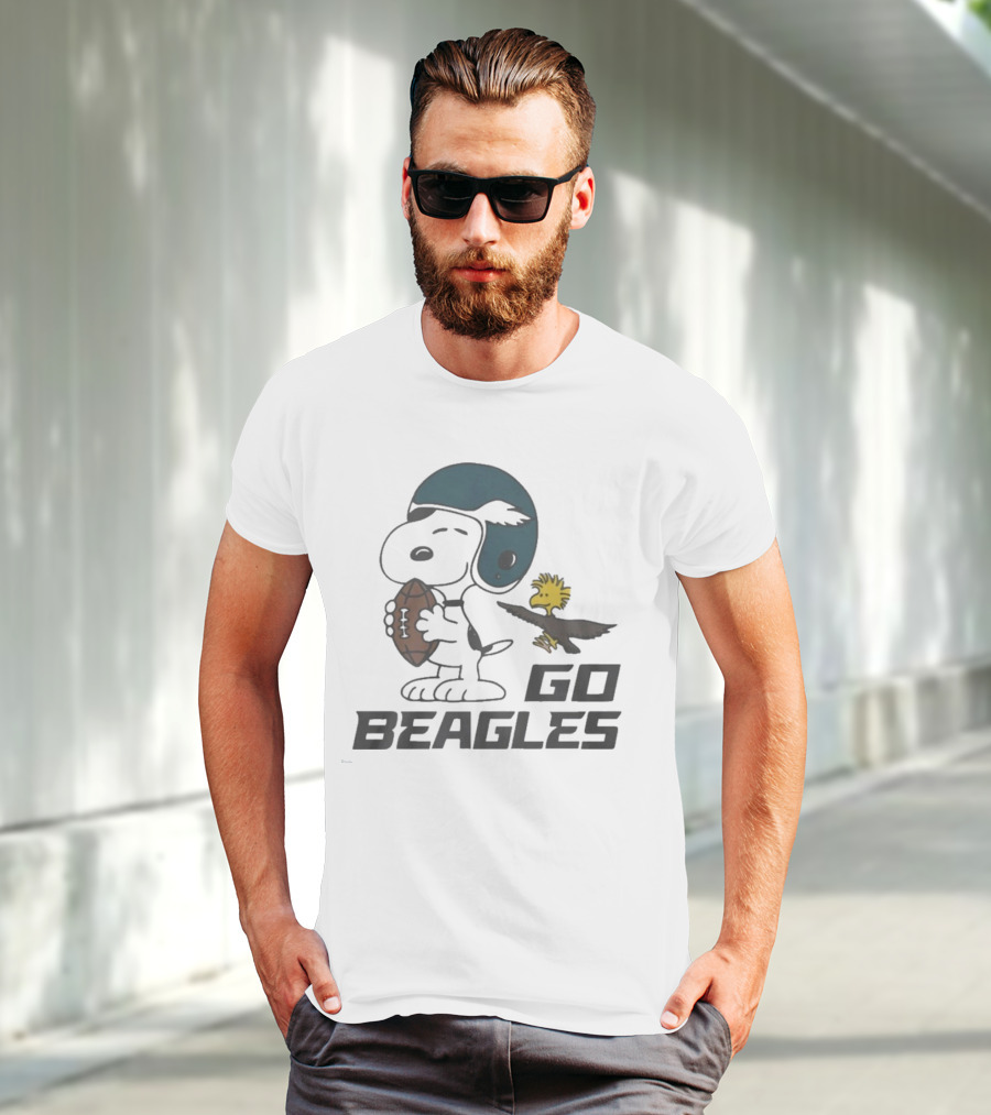 Peanuts Go Beagles Football Snoopy Woodstock Helmet Icon T-Shirt