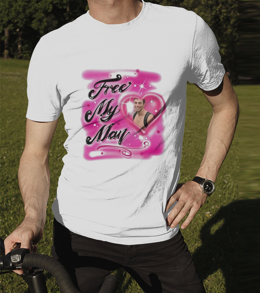Free My Man Luigi Mangione Heart Pink Background T-Shirt