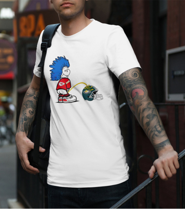 Thing One Kansas City Chiefs Piss On Philadelphia Eagles 2025 T-Shirt