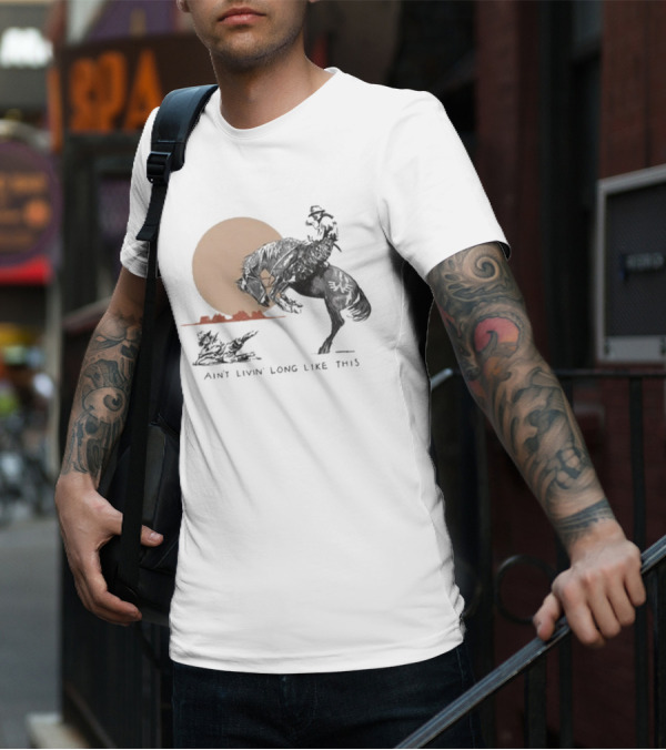 Waylon Jennings Ain’t Livin’ Long Like This Cowboy Rodeo Moon Scene T-Shirt