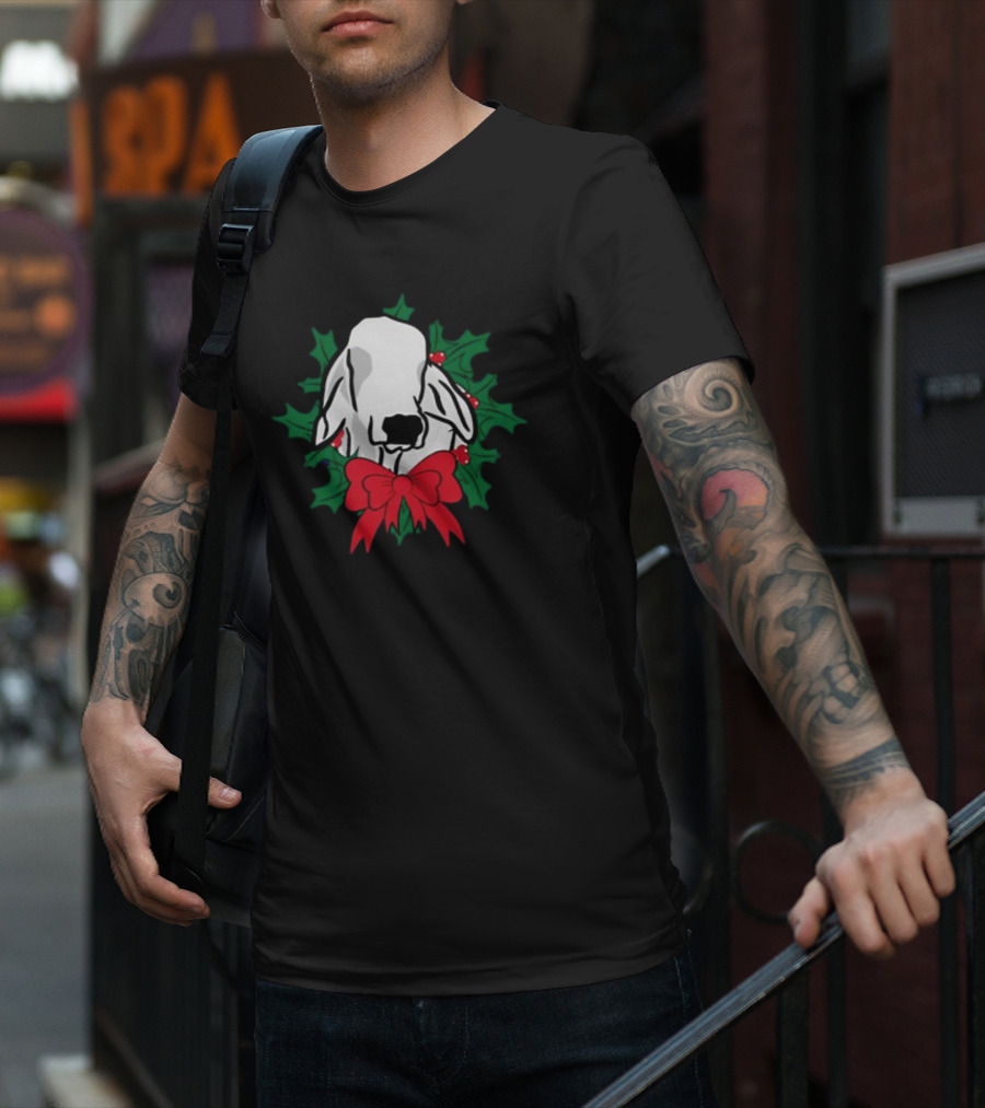 Brahman Cow Head With Festive Christmas Wreath And Bow T-Shirt