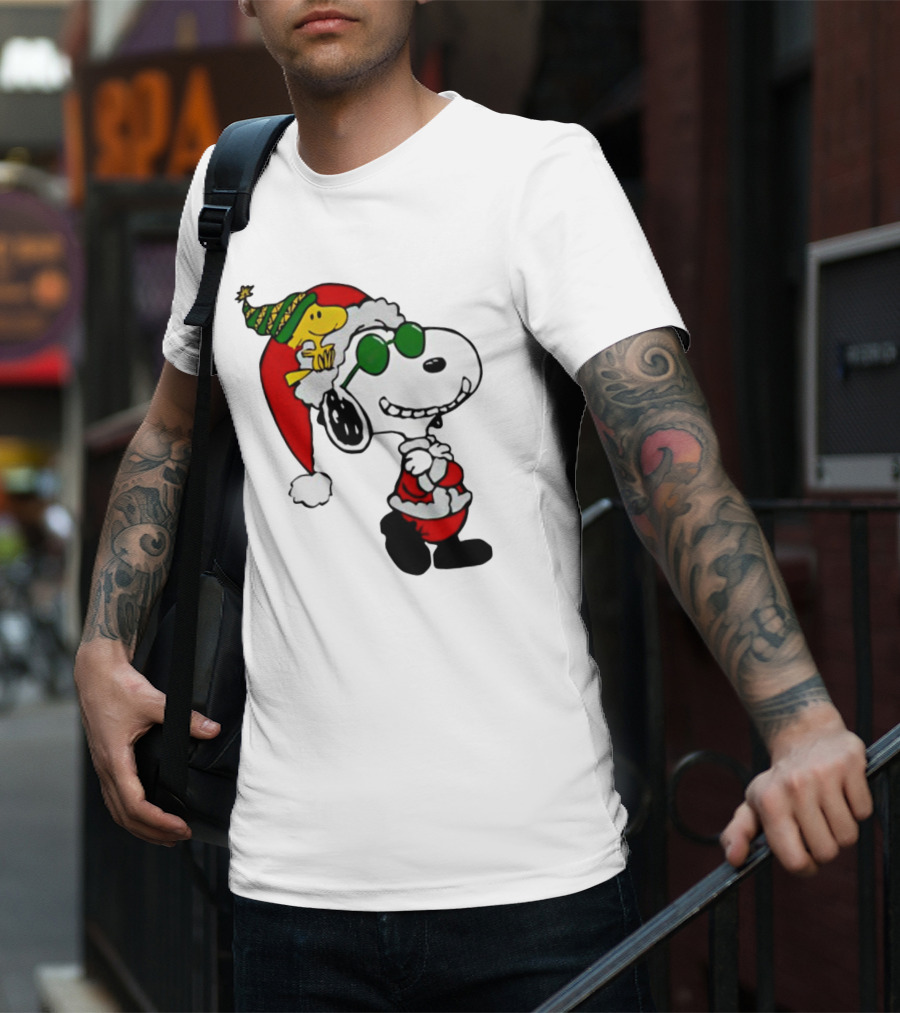 Snoopy And Woodstock Peanuts Merry Christmas Santa Hat And Sunglasses T-Shirt
