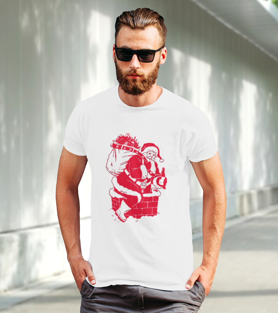 Santa Claws Funny Cat Christmas Beer Chimney Scene T-Shirt