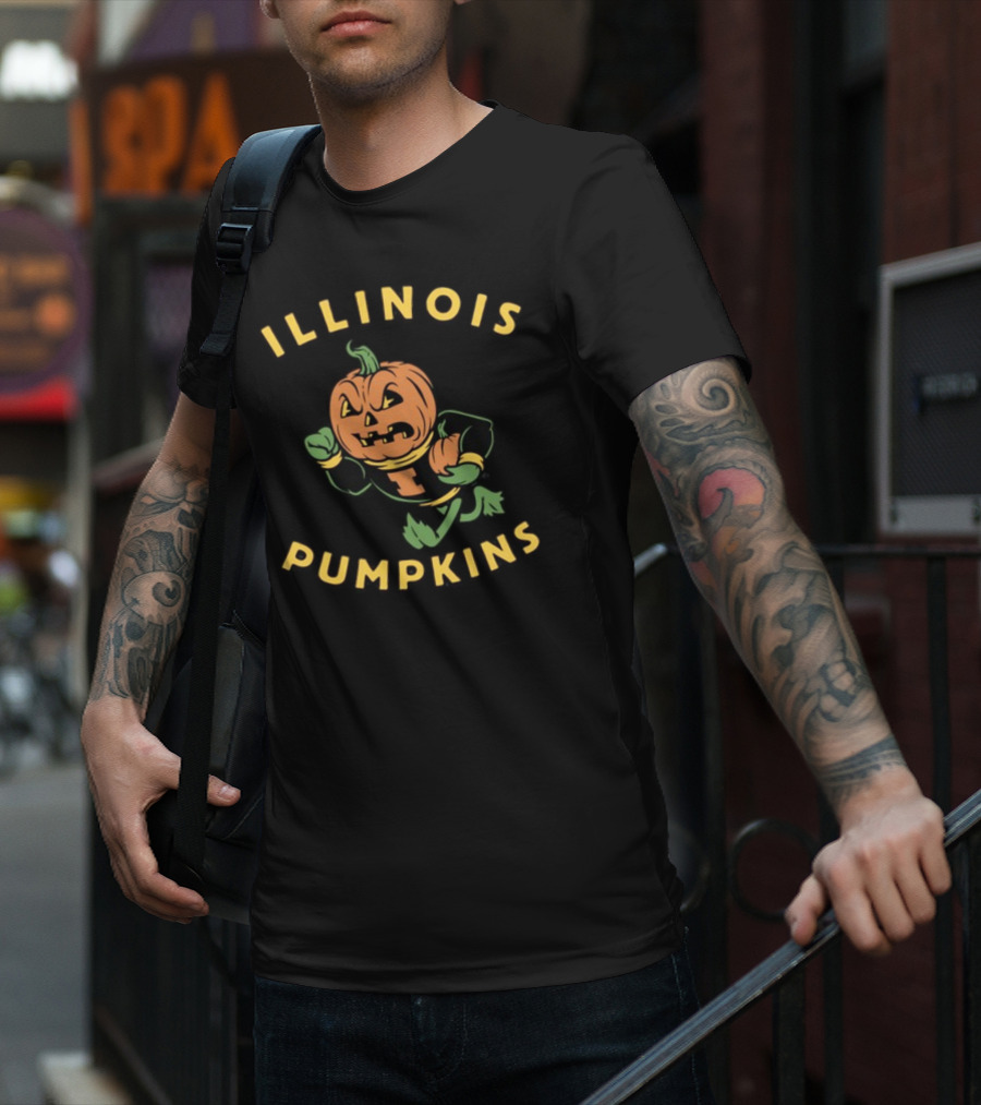 Harebraineddesign Illinois Pumpkins Mascot Creepy Jack-O’-Lantern Football Player T-Shirt