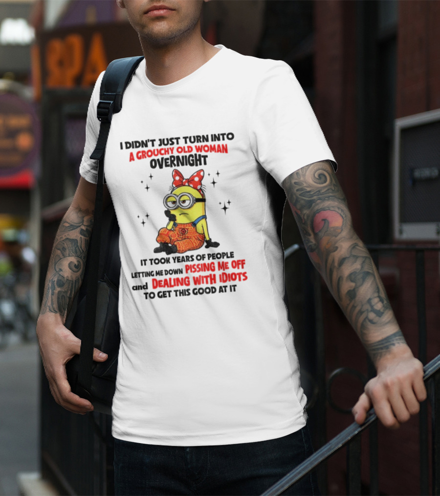 Minion Grouchy Old Woman Pissing Me Off Dealing With Idiots হ হাসির পোস্টার T-Shirt