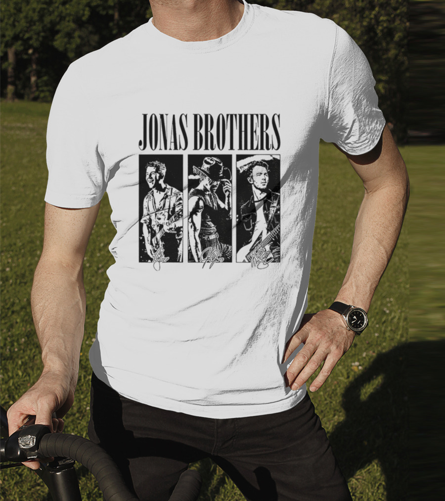 Jonas Brothers Vintage 90's Boy Band Signature Retro Style T-Shirt